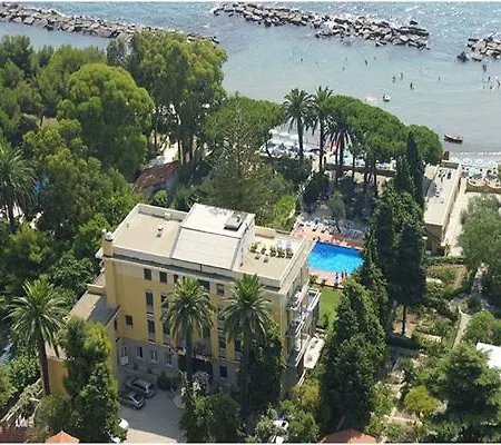 酒店 Eden Park 迪亚诺马里纳