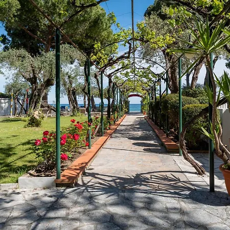 Eden Park Отель