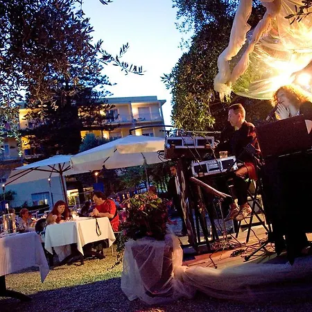 Отель Eden Park Диано-Марина